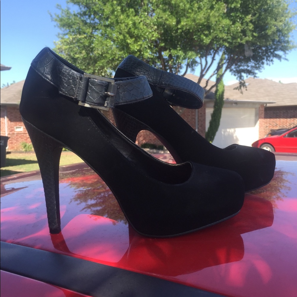 Penny Loves Kenny Black Pump